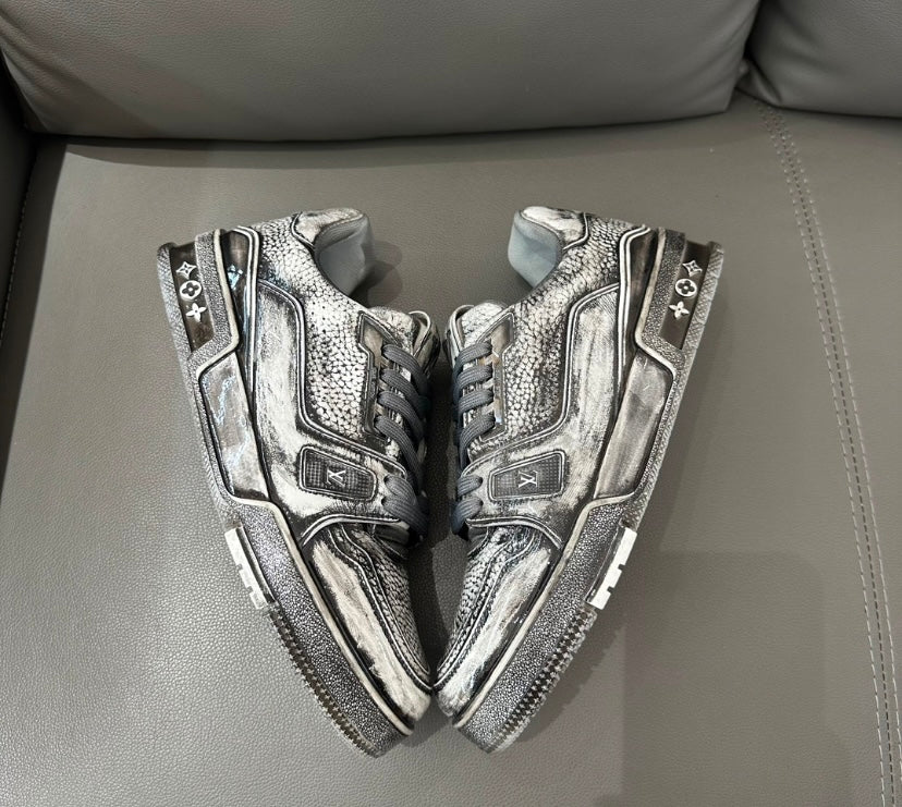 LV Trainer Spring Black