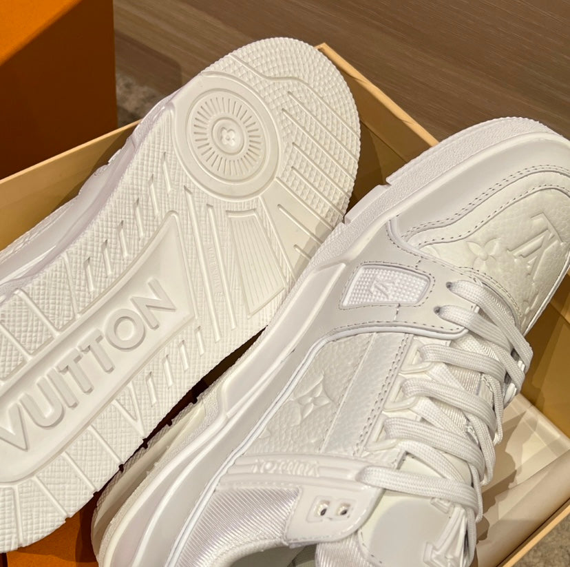 LV Trainer White Embossing