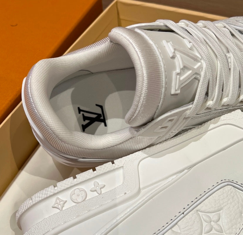 LV Trainer White Embossing