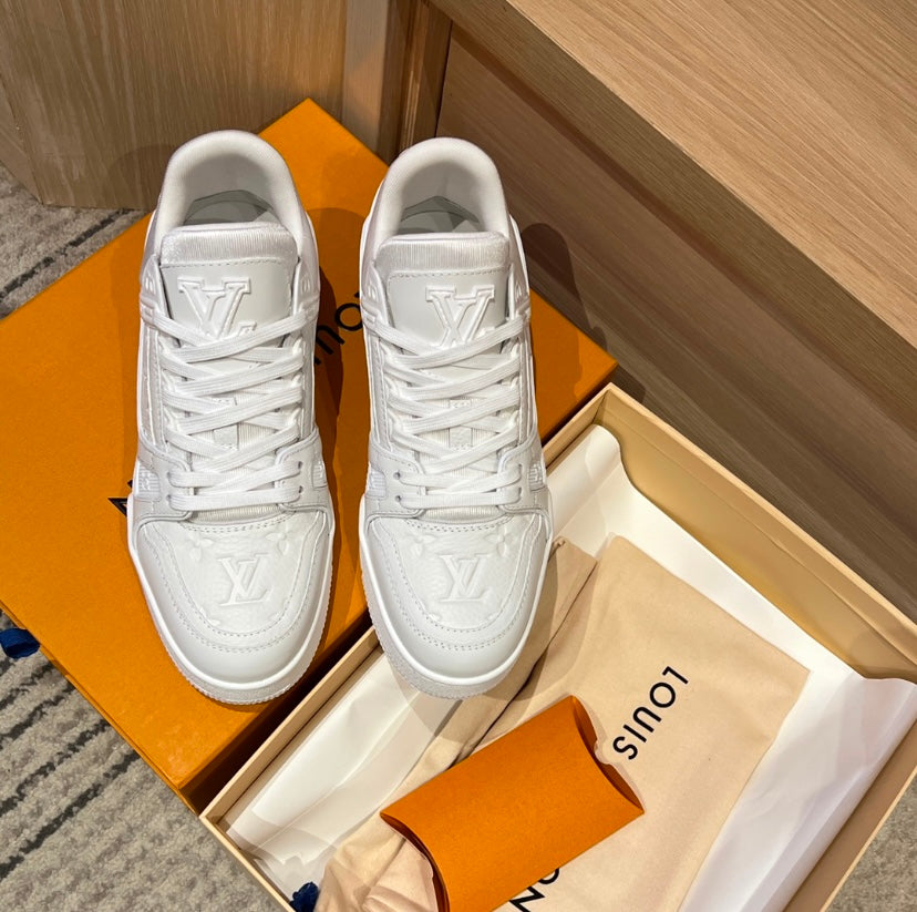 LV Trainer White Embossing