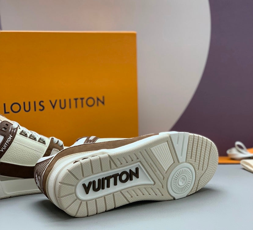 LV Trainer Haze Brown