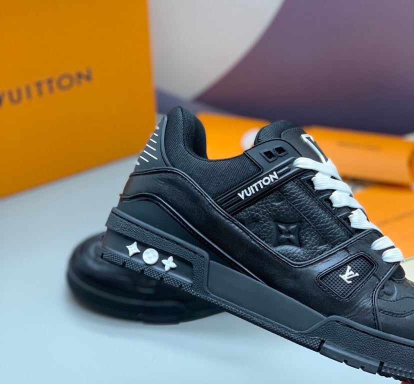 LV Trainer Black Night