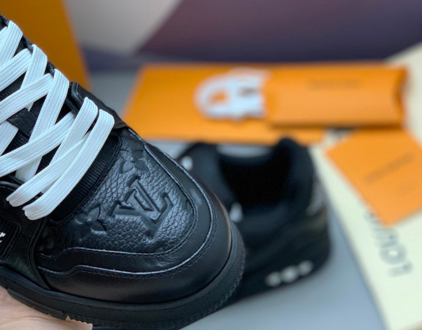 LV Trainer Black Night
