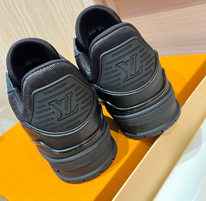 LV Trainer Patent Black