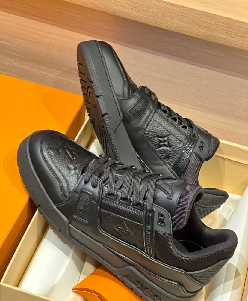 LV Trainer Patent Black