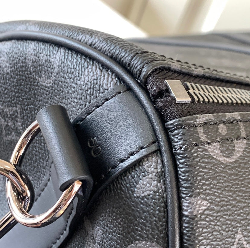 L.V Keepall Bandoulière 55 – Monogram Eclipse
