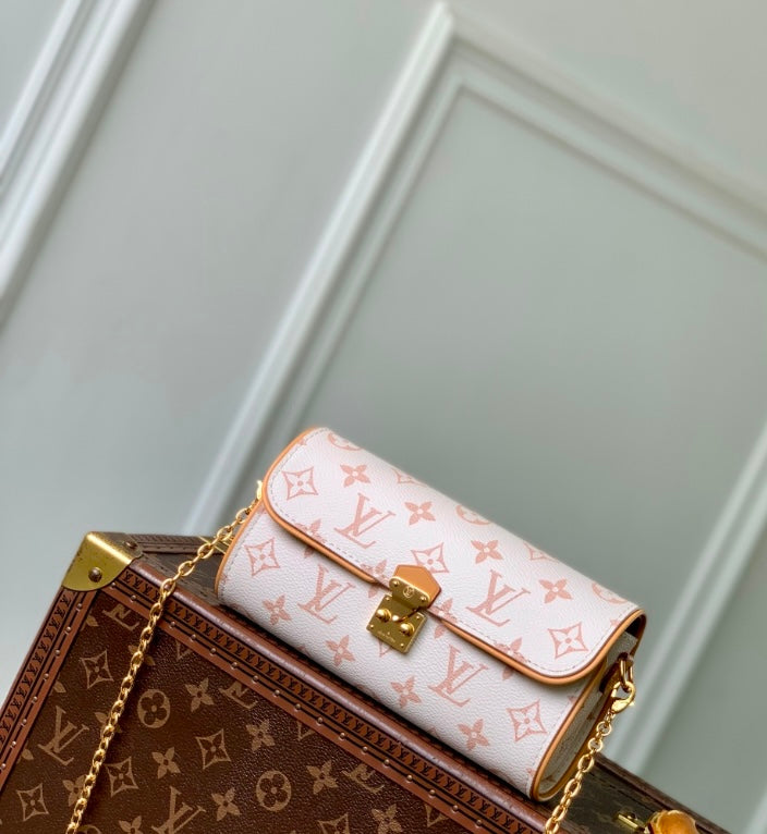 Louis Vuitton Rosy Monogram Canvas Chain Clutch