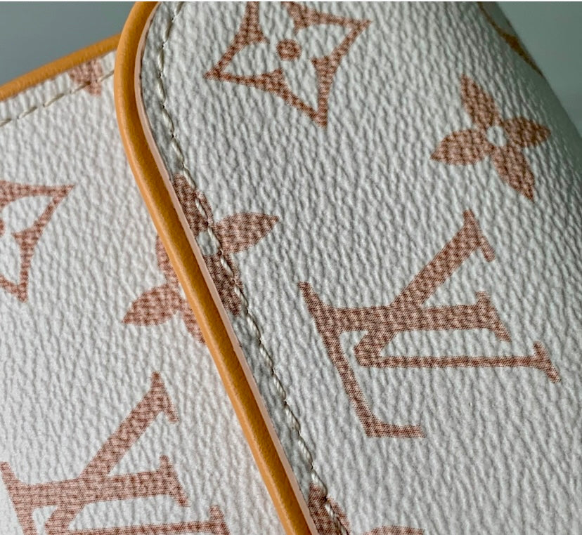 Louis Vuitton Rosy Monogram Canvas Chain Clutch