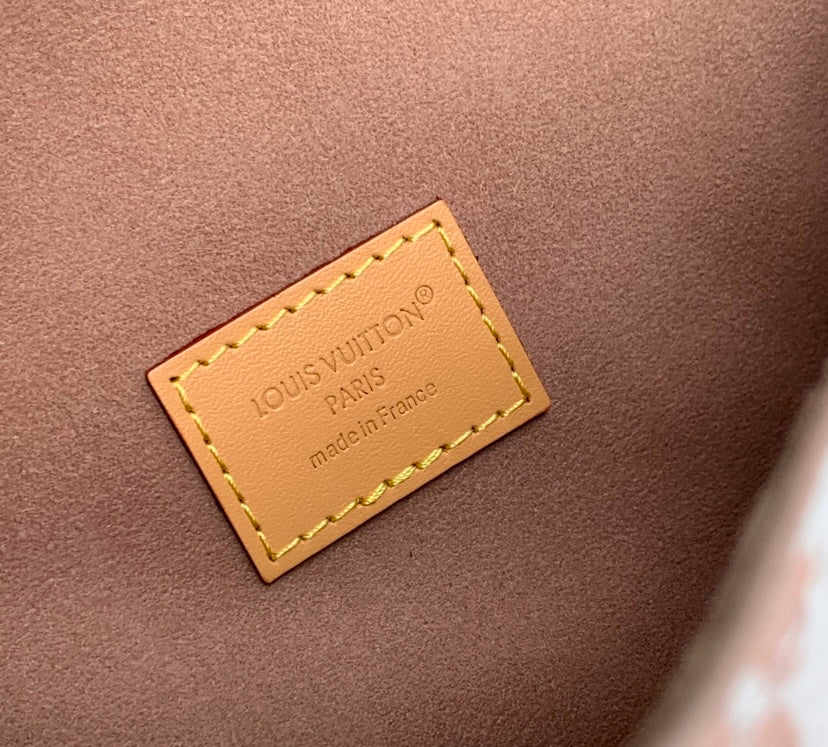 Louis Vuitton Rosy Monogram Canvas Chain Clutch