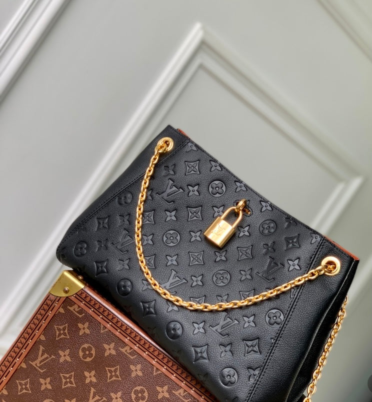 Louis Vuitton Lockme Ever MM – Empreinte Leather in Noir