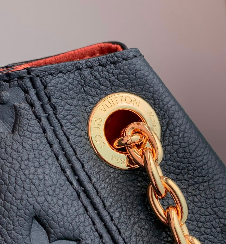 Louis Vuitton Lockme Ever MM – Empreinte Leather in Noir