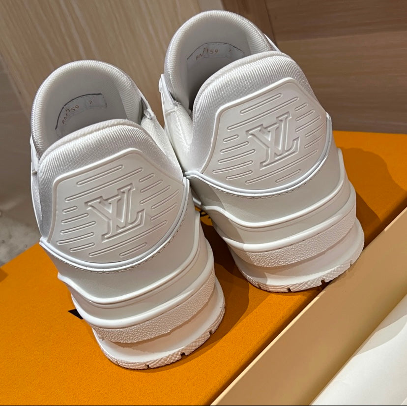 LV Trainer White Embossing