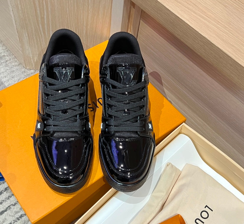 LV Trainer Black Bright