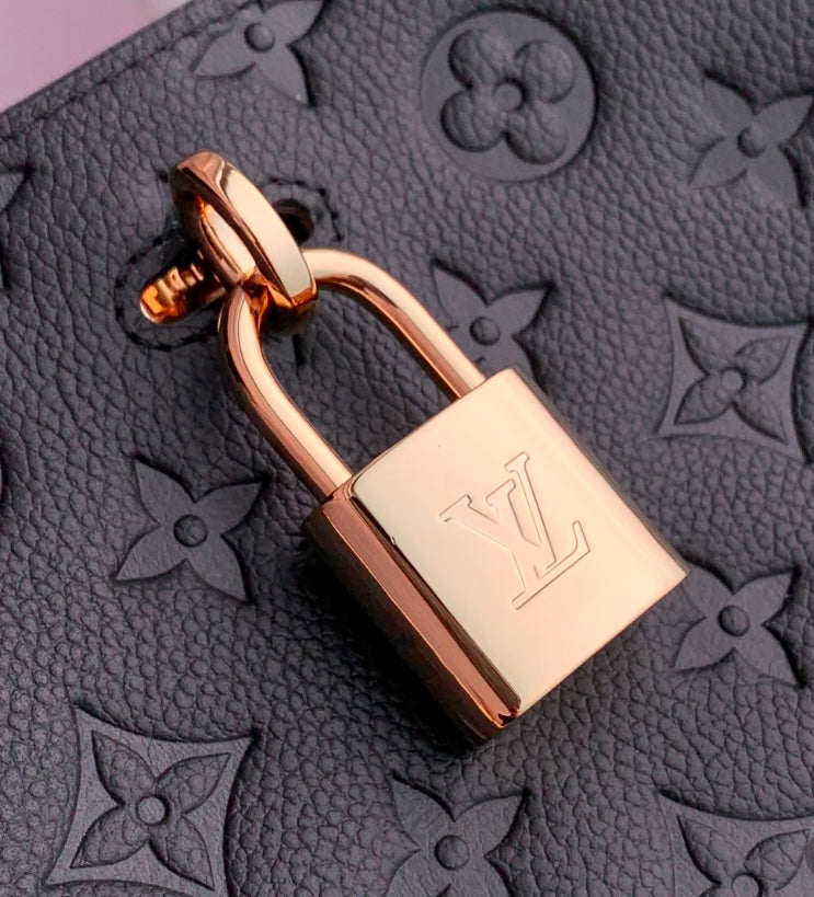 Louis Vuitton Lockme Ever MM – Empreinte Leather in Noir