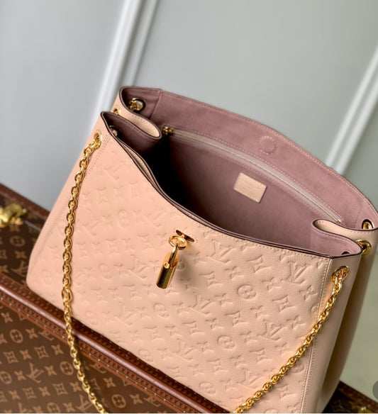 Louis Vuitton Lockme Ever MM – Empreinte Leather in Rose Poudre